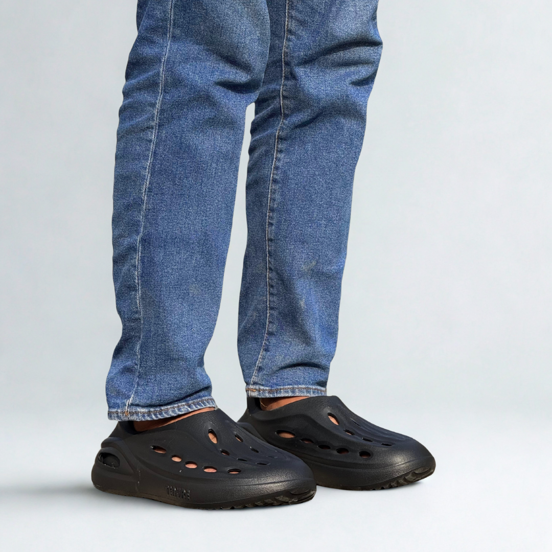 Breathable Dragon Clogs - Black Heeluxe